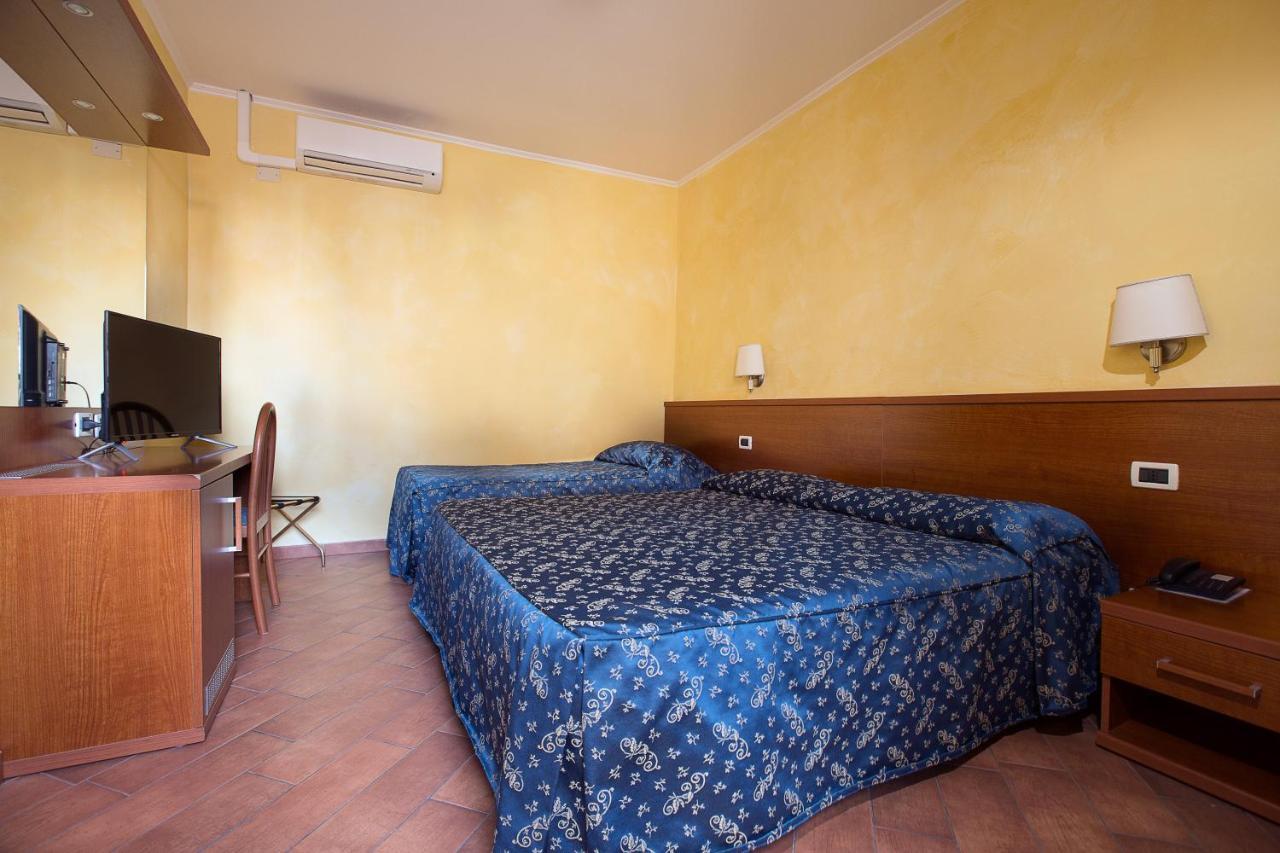 Albergo Dei Leoni Monterotondo  Exterior photo