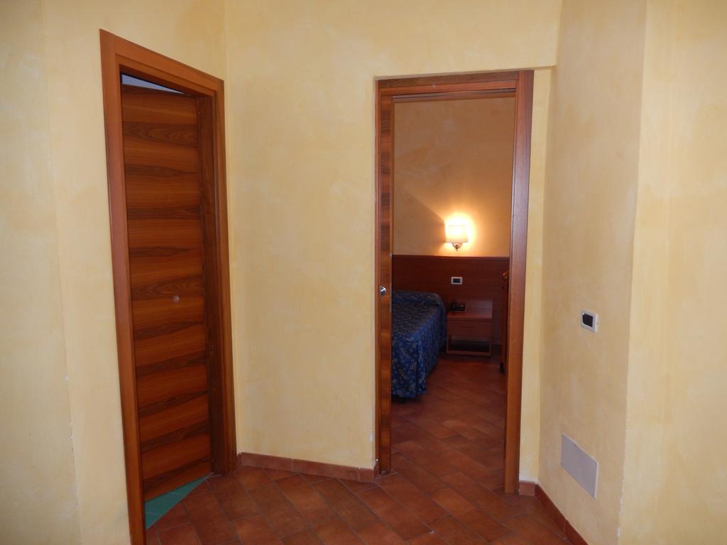 Albergo Dei Leoni Monterotondo  Exterior photo